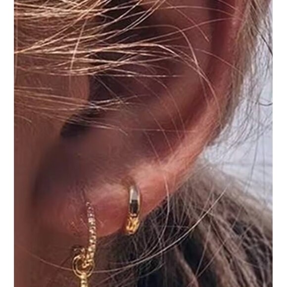 Huggies Gold Chunky huggie earrings Non-tarnish gold Waterproof EVERYDAY Earring - Picture 9 of 12